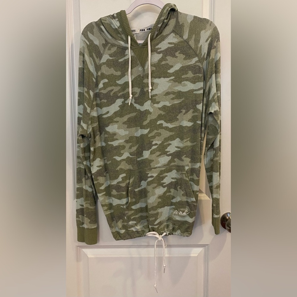 Victoria’s Secret PINK Hoodie Size S Camo Kangaroo Pocket Drawstring Waist